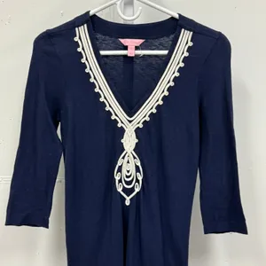 Lilly‎ Pulitzer Tidewater Embroidered Tunic Dress Sm Navy 3/4 Sleeve Mini Jersey thumbnail 3