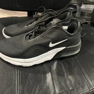 Nike Black and White Sneakers thumbnail 5