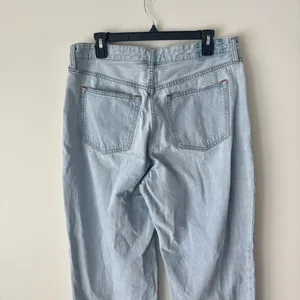 Abercrombie & Fitch The Loose High Rise Jeans Light Wash Raw Distressed Hem thumbnail 6