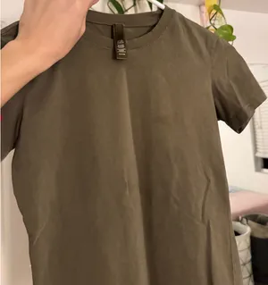 SKIMS T-Shirt thumbnail 3