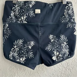 Vuori Navy Floral Activewear thumbnail 7
