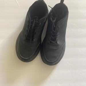 Black faux leather sneakers size: 8 thumbnail 2