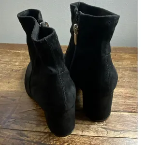 Marc Fisher Black Suede Booties size‎ 6.5 thumbnail 4