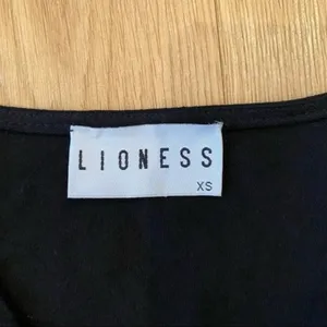 Lioness Long Sleeve Tie Front Crop Top in Black thumbnail 5