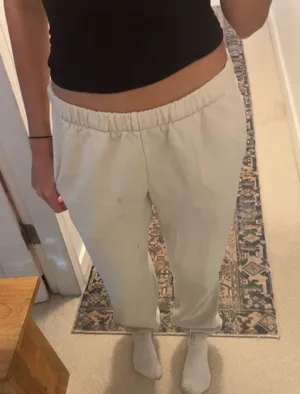 Brandy Melville Rosa Sweatpants thumbnail 1
