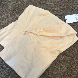 NWT Zara Creme‎ Strapless Asymmetrical Bandeau Top thumbnail 2