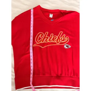 NFL Team Apparel Kansas City Chiefs Red V-Neck Sweatshirt Womens Large NEW thumbnail 8