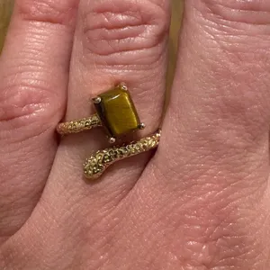Gold Tone Textured Bypass Ring with Rectangular Tiger's Eye Stone Size 5.5‎ thumbnail 1