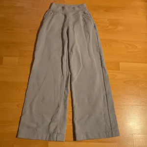 Alo Yoga Serenity Wide Leg Sweatpant Winter Frost XS thumbnail 2