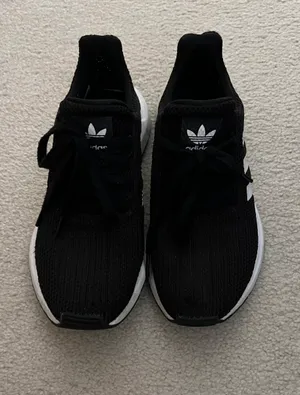 Adidas Tennis Shoes thumbnail 2