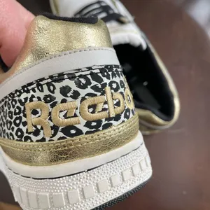 Reebok Gold Foil Leopard Print Sneakers Athletic Shoes 9.5 thumbnail 6