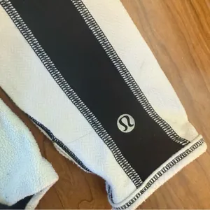 LULULEMON Run: Bold In The Cold Long‎ Sleeve Polar Cream / Black Sz 6 thumbnail 7