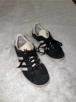 Adidas Gazelle Women's Black Suede Sneakers with White Stripes size 6 1/2 thumbnail 2
