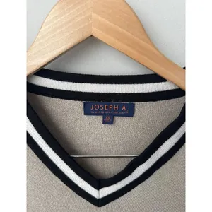 Joseph A Oversize V thumbnail 2