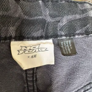 No Fear x H&M Baggy Wide-leg Black Gray Printed Y2K Style Jeans XS/0 thumbnail 3