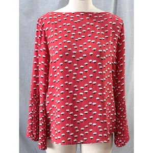 Ann Taylor Factory Red Floral Pleated Bell Sleeve Blouse Keyhole Back M Flowy‎ thumbnail 2