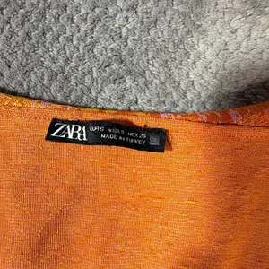 Zara Small Orange Pink Paisley Knit Crop Top Deep V Neck Cap Sleeve Ruffle Neck thumbnail 3
