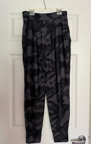 Old Navy Active Camo Joggers thumbnail 2