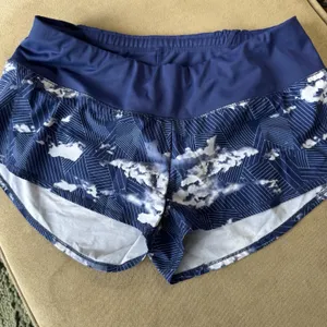 Oiselle Women's Blue/White Geometric Running Shorts Zip Pocket 2" Inseam thumbnail 2