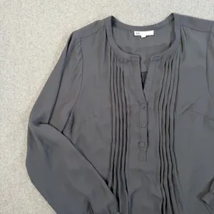 DR2 Women's Medium Charcoal Gray Pintuck Button Front Tunic Blouse Top thumbnail 4