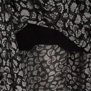 Xhilaration Ditzy Floral Maxi Skirt Womens Size M Black White Boho Sheer Slits Fairy‎ Grunge thumbnail 6