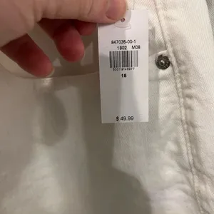 Old Navy Classic White Denim thumbnail 3