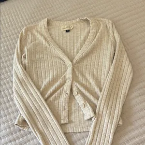 Ribbed V-neck Sweater thumbnail 1