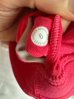 Lululemon Flow Y Strappy Bra Nulu *Light Support, A-C Cups Colour Lip Gloss Size 6 thumbnail 4