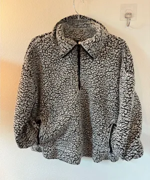 Thread & Supply Sherpa Fleece Quarter Zip Pullover Black White Salt and Pepper thumbnail 1