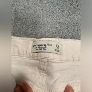 Abercrombie & fitch white ‘90s straight ultra high rise jeans 25/0R thumbnail 5