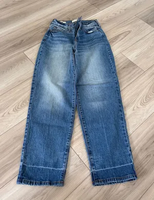 Universal Thread Vintage Straight Leg Jeans Medium Wash Blue Denim Size 0/25R thumbnail 1