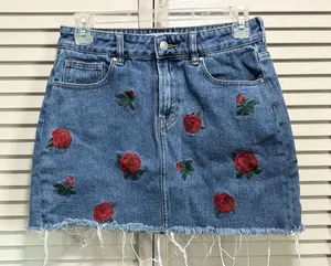 Pacsun Denim Mini Skirt Size 26 Pockets Embroidered Roses Zip/Button Y2K‎ thumbnail 1
