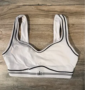 Alo Yoga Sports Bra thumbnail 2