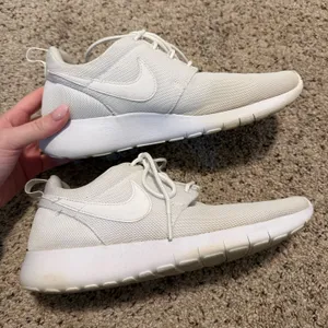 Nike White Sneakers Women’s thumbnail 1