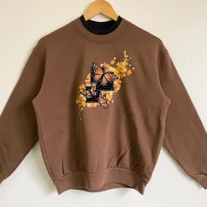 ✨Country Store Butterfly Crewneck Sz Large Sweatshirt Embroidery Logo✨ thumbnail 4