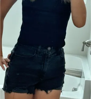 Hollister Ultra High-Rise Mom Shorts thumbnail 1
