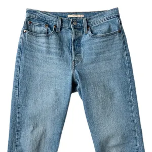 Levi's Women's Premium Wedgie Straight Jeans Medium Wash Blue Size 27 thumbnail 2