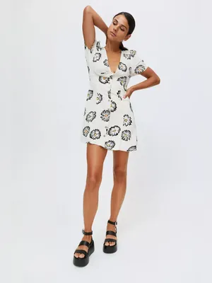 Urban Outfitters Daisy Floral Linen Blend Twist Front Mini Dress Small NWT thumbnail 2