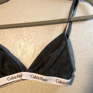 Calvin Klein Black Triangle Bra with Lace and Spaghetti Straps SZ S Wire Free thumbnail 4