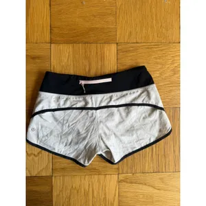 Lululemon Speed Short *4-way Stretch 2.5" Nimbus Puff Size 4 GUC thumbnail 4