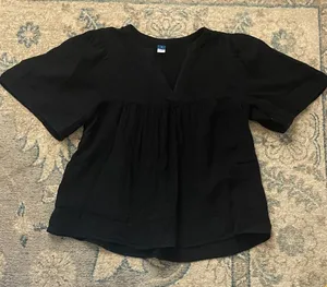 Old Navy Black V-Neck Blouse thumbnail 1