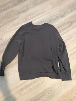 Levi’s crewneck thumbnail 4