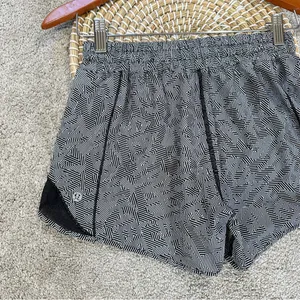 Lululemon Women’s Hotty Hot Shorts Pull On 4” Lined in Seawheeze Size 6 thumbnail 5