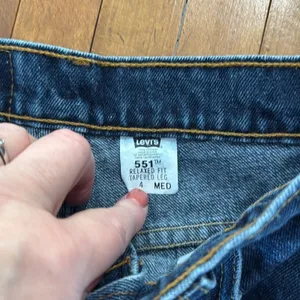 Womens Levis 551 Vintage Dark Wash Jeans Size 4 26x30 thumbnail 4