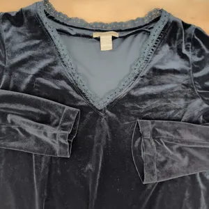 Ladies' Notations Black Velour Top With Lace V-Neck XL thumbnail 6