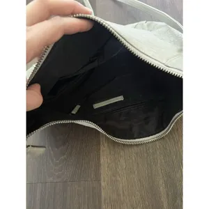 Marc Jacobs Expandable"Washed Up" Messenger Hobo Crossbody Bag Grey Leather thumbnail 7