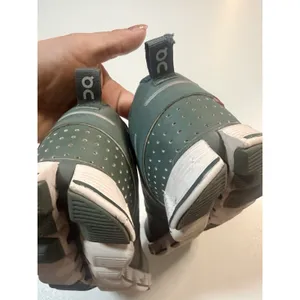 On Cloud Women's running Size 9 Green thumbnail 11