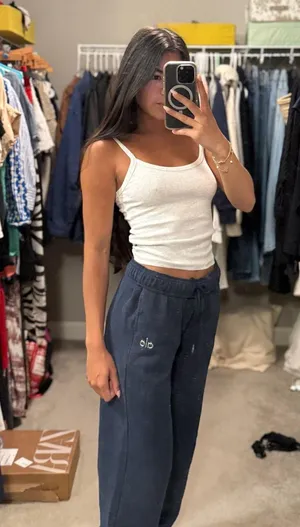Alo Yoga Sweatpants thumbnail 2