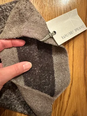 Barefoot Dreams Beanie - color Storm Grey-Dark Brown new with tags thumbnail 4