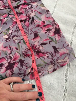 Express purple and pink floral print short-sleeve mini dress with a V-neckline thumbnail 11
